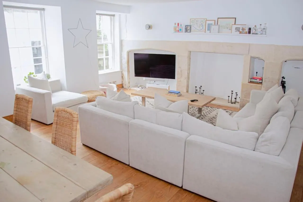 Incredible 3 Bed Basement Flat With Garden Apartment Bath United Kingdom