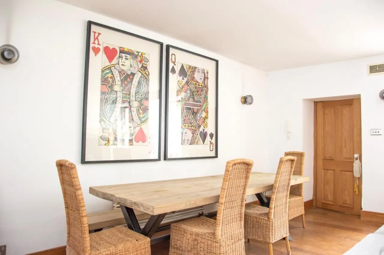 Incredible 3 Bed Basement Flat With Garden Apartment Bath
