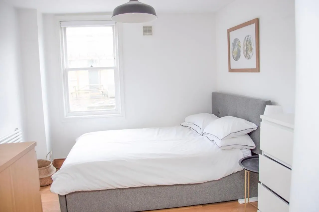 Incredible 3 Bed Basement Flat With Garden Apartment Bath United Kingdom