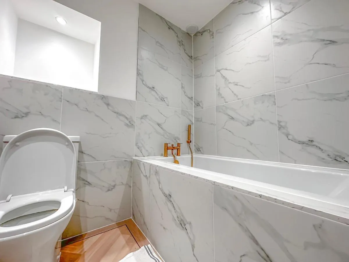 Incredible 3 Bed Basement Flat With Garden Apartment Bath