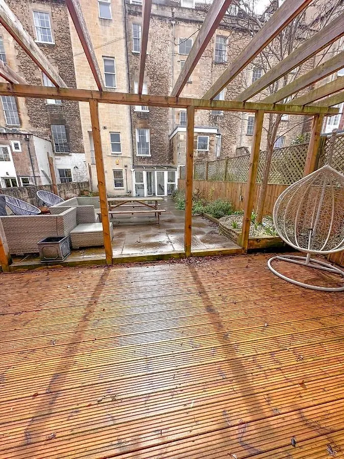 Incredible 3 Bed Basement Flat With Garden Apartment Bath